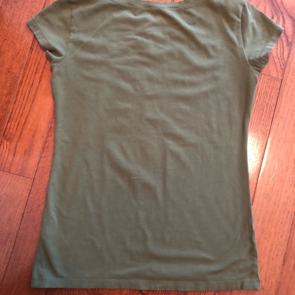 2 /$18- Life is Good embroidered t-shirt - Picture 4 of 5